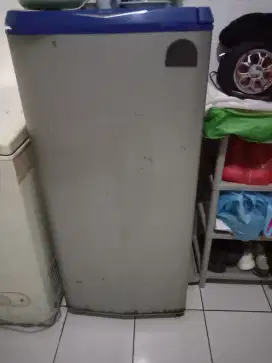 Kulkas merk Sanyo 1 pintu