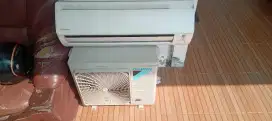 Dijual AC daikin 1/2 pk