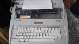 Mesin ketik / mesin tik elektrik brotherGx-8250