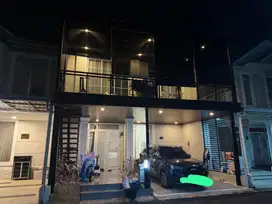 Dijual Rumah 2 Lantai Full Renov Siap Huni di Grandura Suvarna Sutera