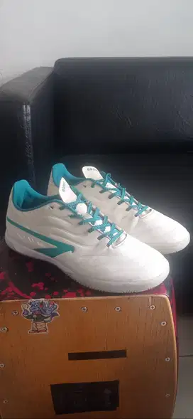 Sepatu Futsal Brodo Mezzala