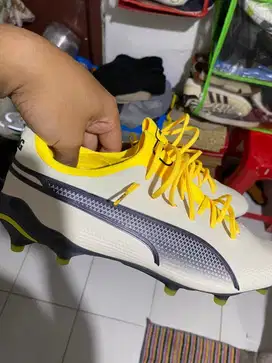Sepatu Bola Puma King Ultimate FG Size : 42.5