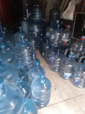 Jual galon kosong merk aqua ada 50 galon