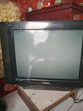 Di jual TV tabung layar datar SANYO 21in