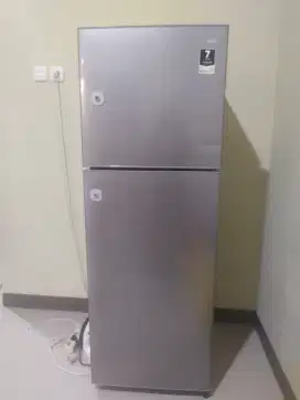 Dijual cepat kulkas Aqua 2 pintu