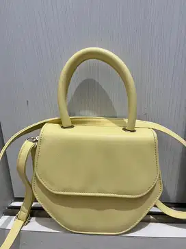 Tas tangan (Hand bag)/ Selempang Bekas