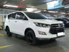 Innova Venturer 2.4 AT 2019 Putih