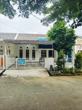 Rumah Siap Huni  Dengan Taman Depan Yang Luas Taman Kopo Katapang
