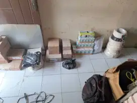 Bagian gudang dan pengiriman