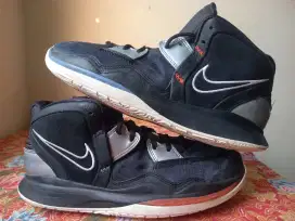 Nike kyrie 8 basket size 44