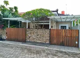 Rumah Bagus Modern Siap Huni Dekat ke Sport Jabar di Cisaranten.