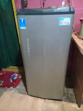 Di jual kulkas 1 pintu aqua siap pakai