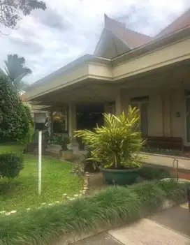 Rumah di jalan besar Ijen kota malang