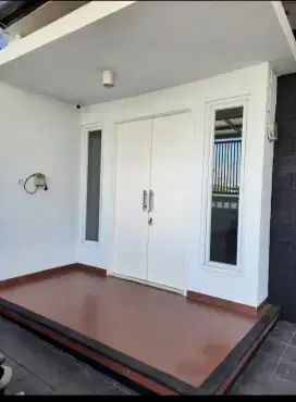 Di Sewakan Rumah Dua Lantai Di Taman Holis Indah
