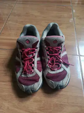 BU! Jual cepat!
Sepatu hiking wanita Columbia