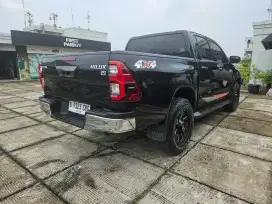 KM 25 rb Toyota Hilux V at 2023 istimewa!