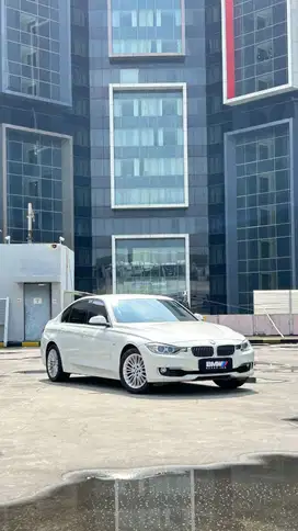 BMW 320i Sport 2015 TANGAN 1