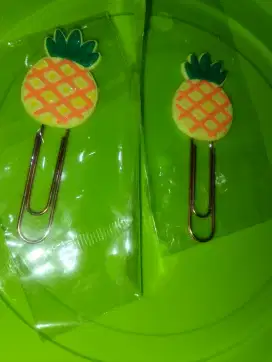 2 pcs PENJEPIT KERTAS MOTIF NANAS