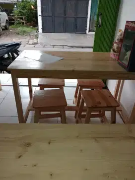 1 (satu) Set meja kursi makan