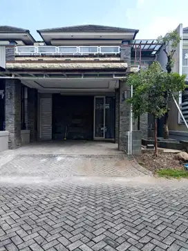 Disewakan Rumah 2 Lantai Furnish di Royal Residence, Surabaya Barat