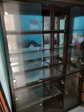 Lemari full kaca bisa untuk Tas / sepatu