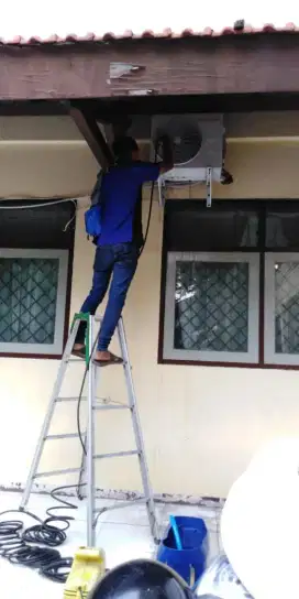 Jasa AC kurang dingin / AC panas perbaikan ke rumah