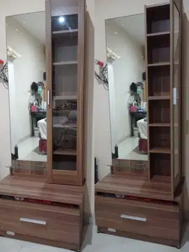 Meja rias, rak serba guna