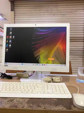 Komputer all in merk Lenovo