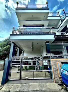 DD271 Rumah Bagus 2,5 Lantai 180 m2 Pondok Gede Bekasi