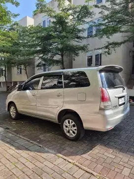 ~Sudah Euro2 lebih irit (Istimewa )Toyota Kijang Innova 2011 Bensin