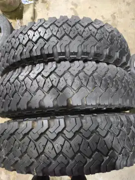 Dunlop road griper 750 R16