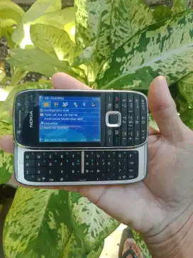 Nokia E75 sliding steel masih ori siap pakai.