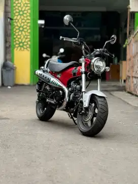 Honda dax 2023 km 46 perak ( monkey ct125 ct 125 supercub super cub )