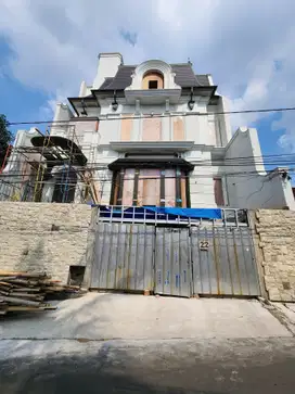 Rumah besar luxury di tebet jakarta selatan 4 lantai strategis mewah
