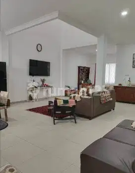 Rumah Bagus Siap Huni Komplek Nyaman Tenang di Batununggal Indah.