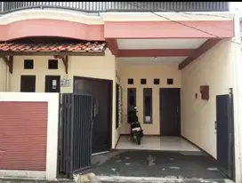 RUMAH CANTIK 2 LANTAI DI ASEM BARIS TEBET