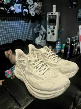 SEPATU HOKA CLIFTON 10 BARU PAKAI 1 BULAN