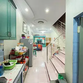 RUKO JALAN BRIGJEND KATAMSO KOMPLEK ISTANA PRIMA 1 SAMPING PEGADAIAN