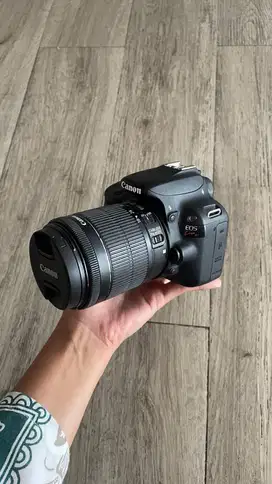 KAMERA CANON KISS X7 + KIT