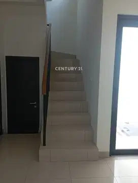 Di Sewakan Cepat Rumah Di Summarecon Crown Gading Harapan Indah