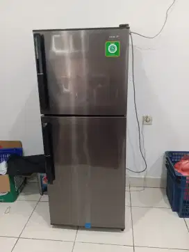 Dijual Kulkas Sharp dan Aqua