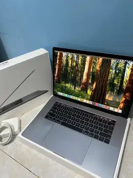 Macbook Pro 2019 Core i7 Ram 16/256 Full Set Original Mulus