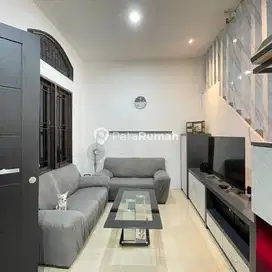 DIJUAL VILLA JALAN DENAI KOMPLEK DENAI AVENUE - DAERAH TEGAL SARI