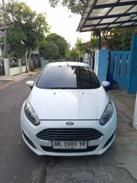 Ford fiesta automatic 2015