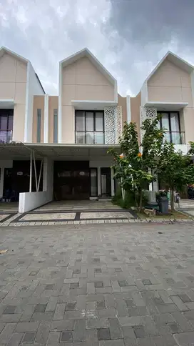 Dijual Take Over Rumah 2,5 Lantai Ready Siap Huni Cluster Sda Kota