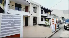 Rumah Cantik 2 Lantai di Komplek Billymoon Pondok Kelapa