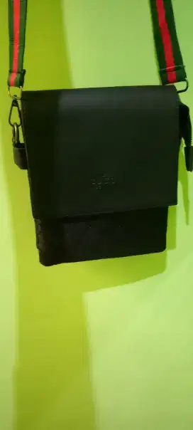 Jual tas selempang GUCCI