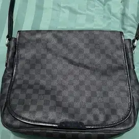 Tas Laptop Selempang / Tas Bahu LV untuk Laptop 14-15 inc