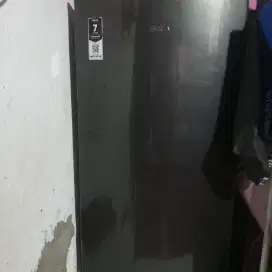 Kulkas merk Aqua 1 pintu bekas