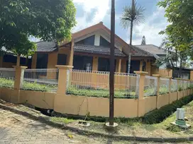 HOOK TIMUR LT 400m²! Sewa Rumah Elite Kemang Pratama 1 Nego